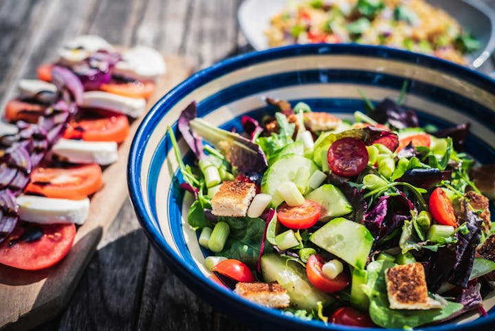 quinoa bowl met eiwitten voor lunch